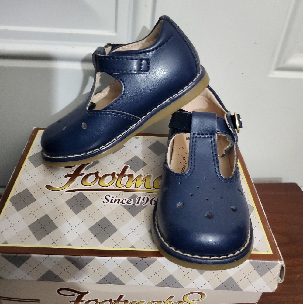 New in box Footmates Kids Harper Shoes (Navy) 6  💙⚓️
